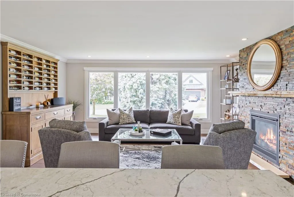 2119 Agincourt Crescent