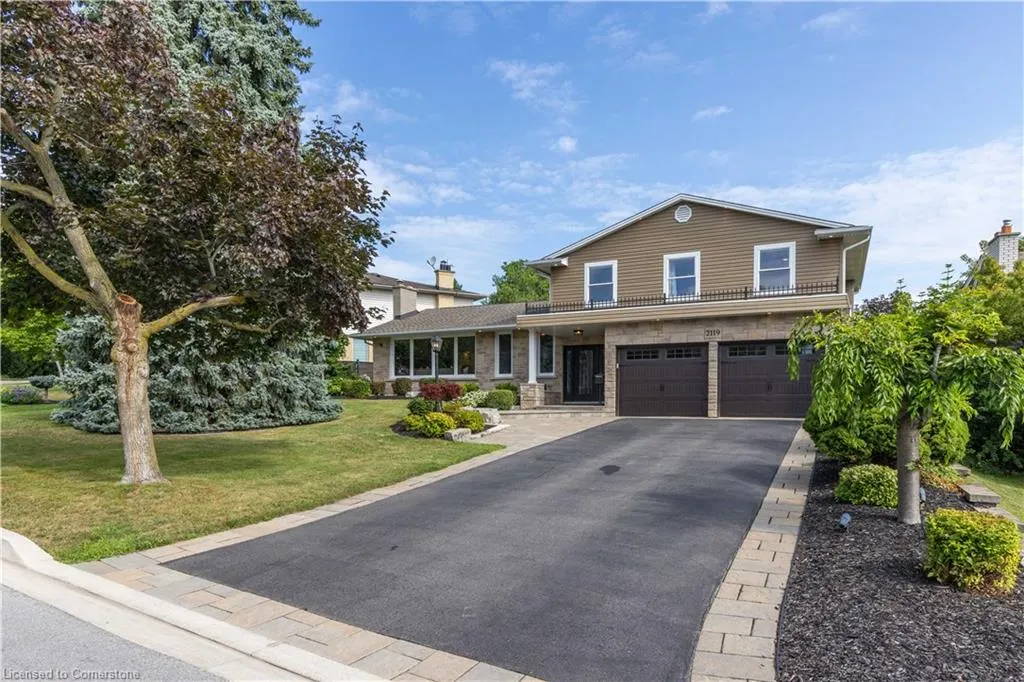 2119 Agincourt Crescent