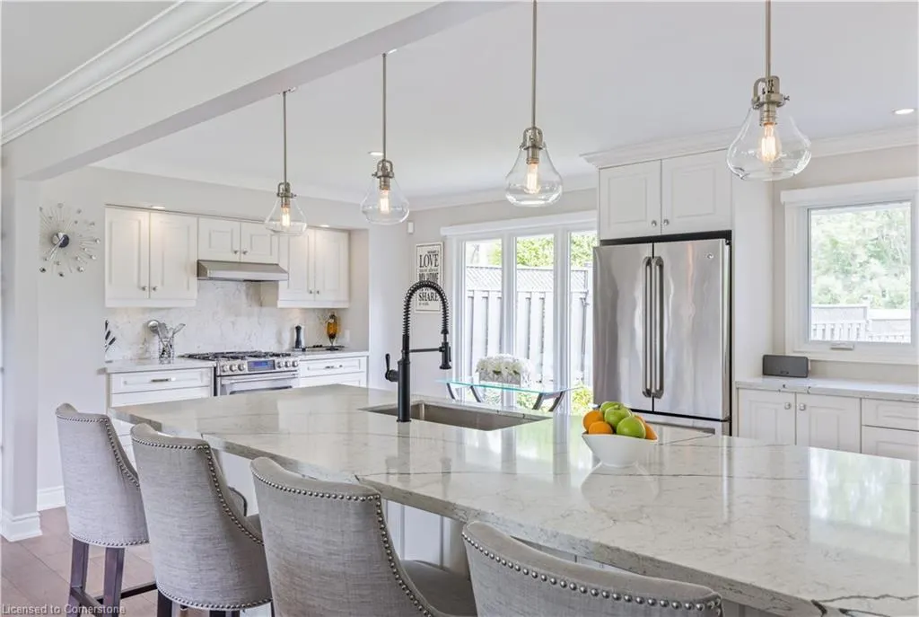 2119 Agincourt Crescent
