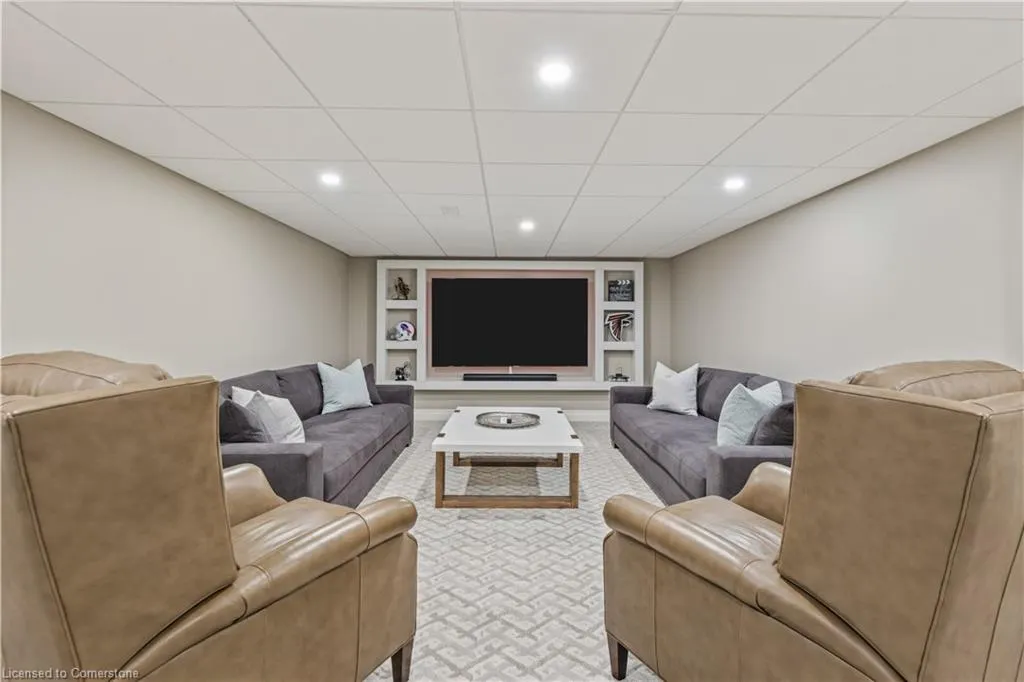 2119 Agincourt Crescent