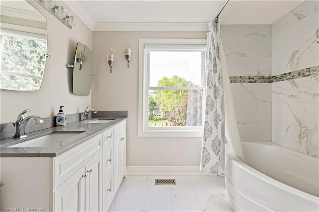 2119 Agincourt Crescent