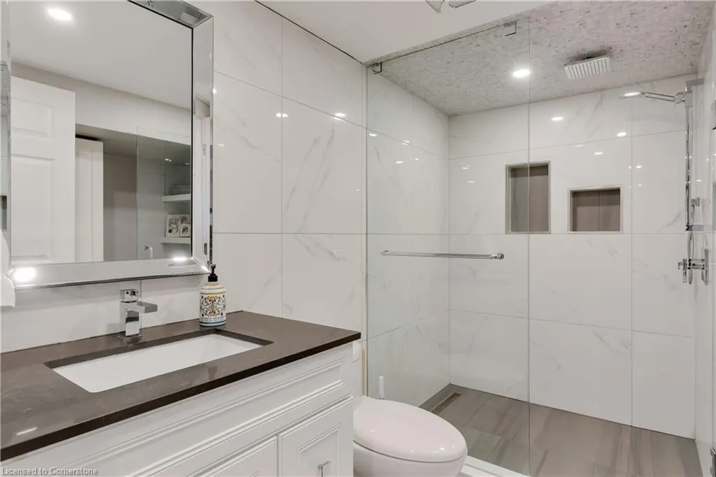 2119 Agincourt Crescent