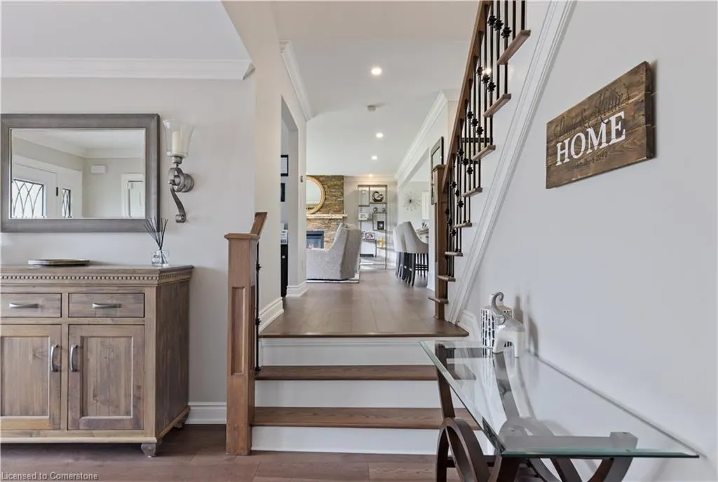 2119 Agincourt Crescent