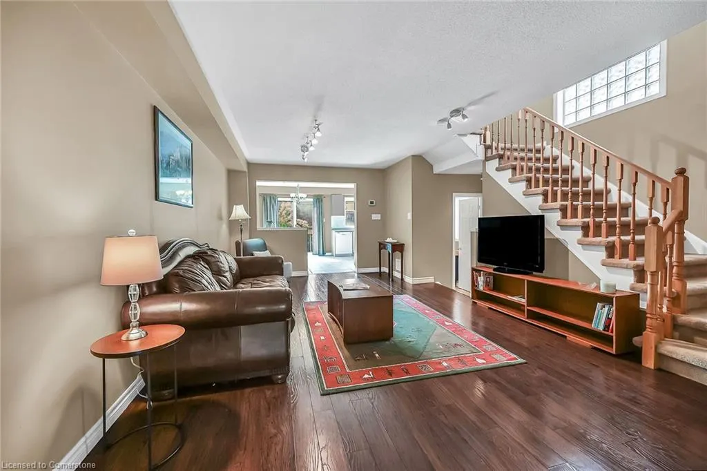 5648 Evelyn Lane