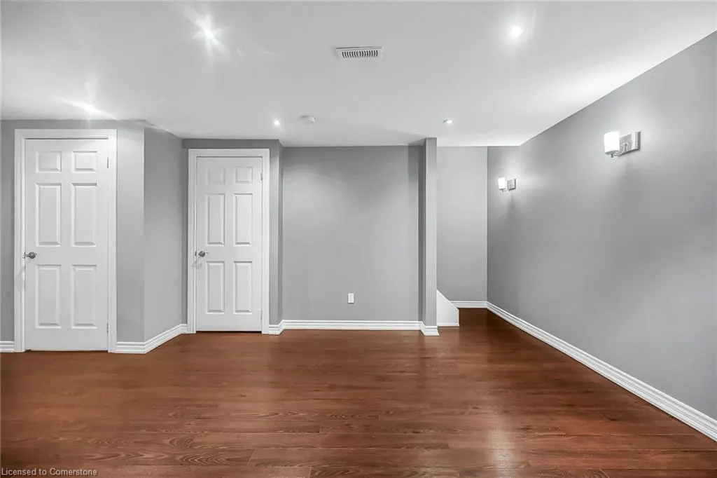 5648 Evelyn Lane