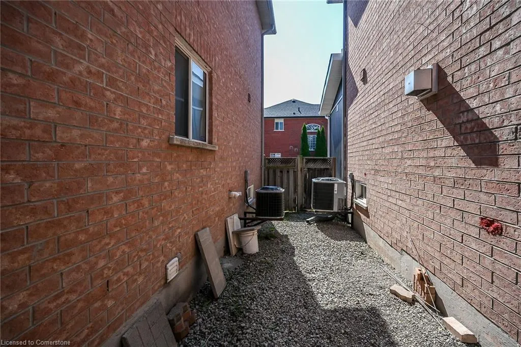 5648 Evelyn Lane
