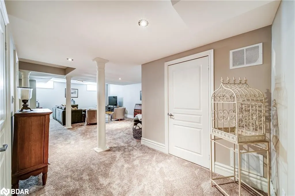 88 Stonecliffe Crescent