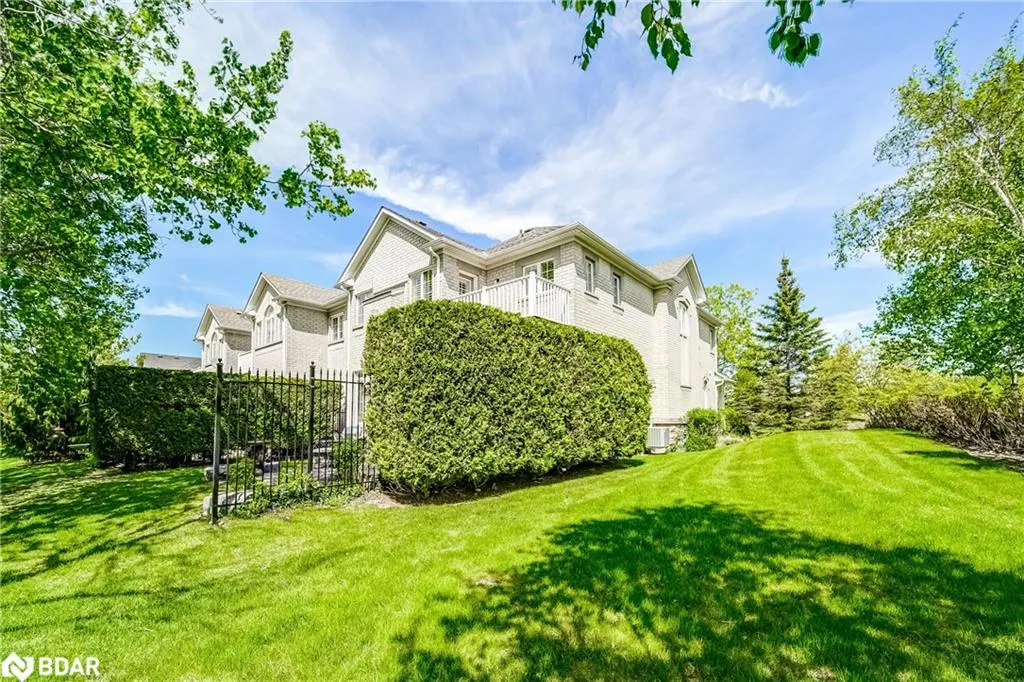 88 Stonecliffe Crescent