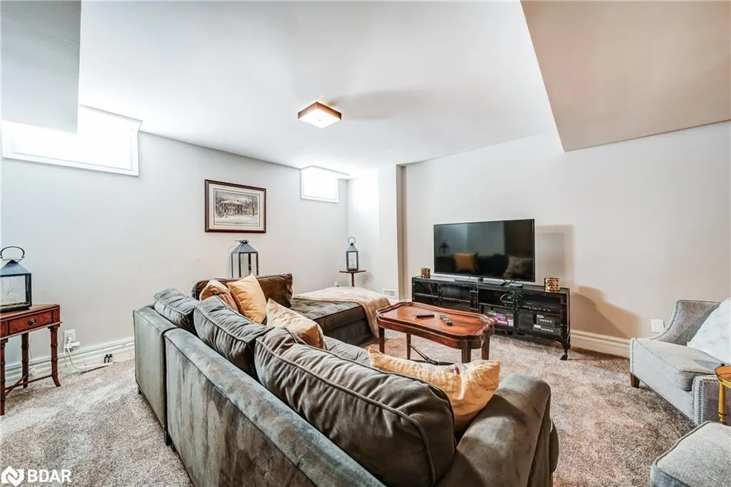 88 Stonecliffe Crescent