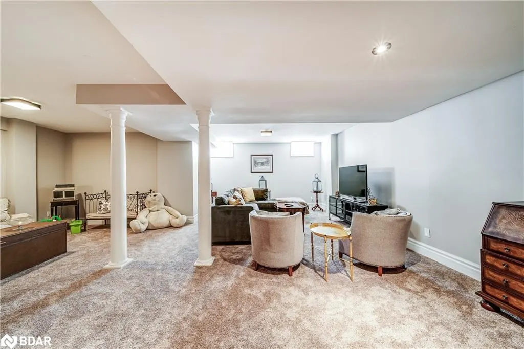 88 Stonecliffe Crescent