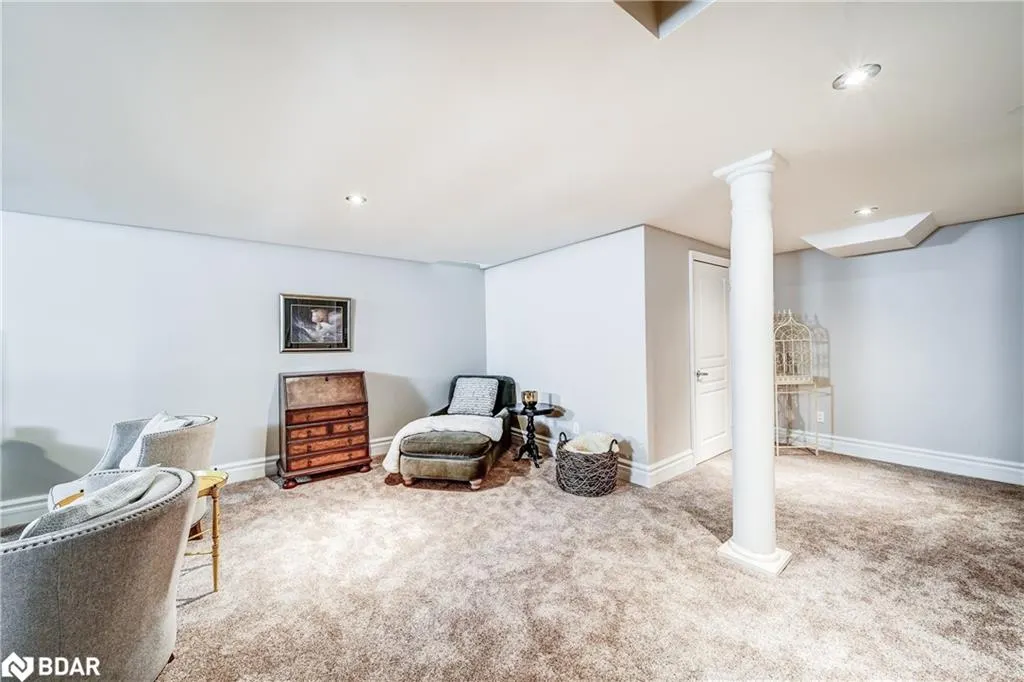 88 Stonecliffe Crescent