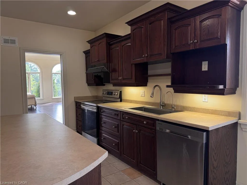 545 Woolwich Place