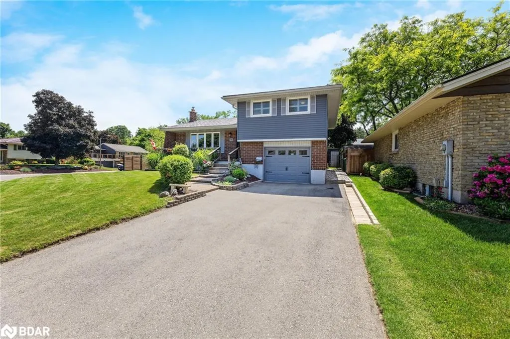 10 Gilston Parkway