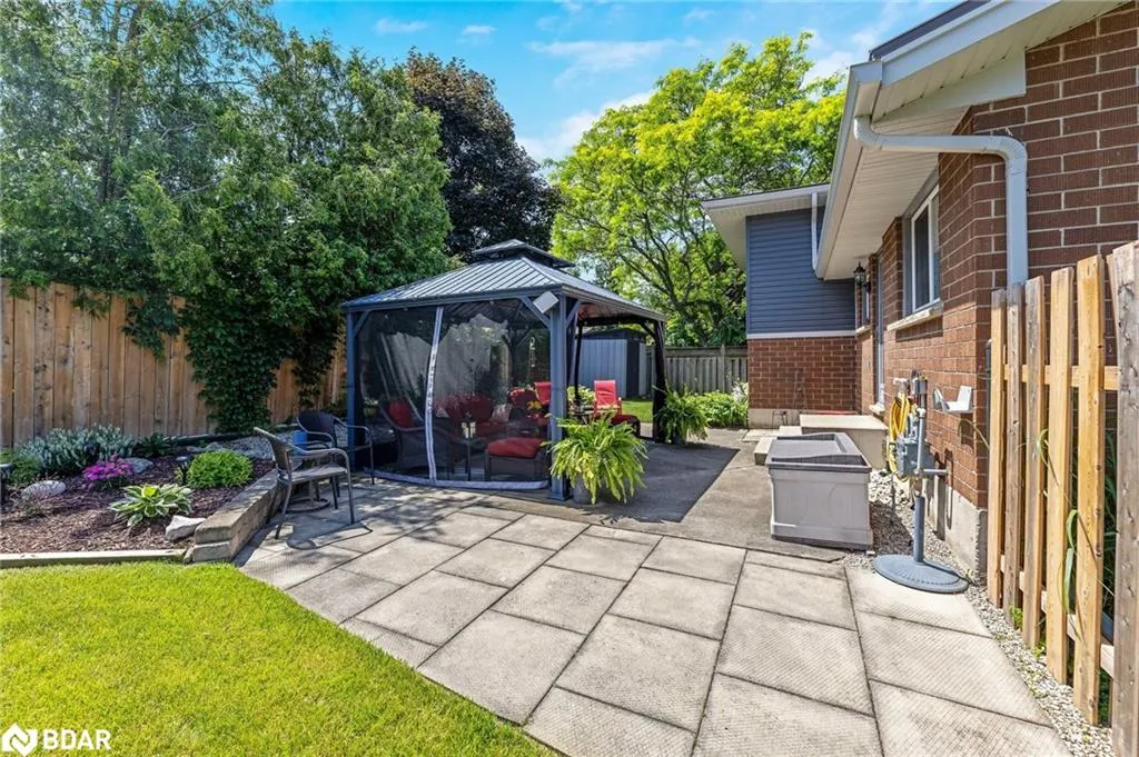 10 Gilston Parkway