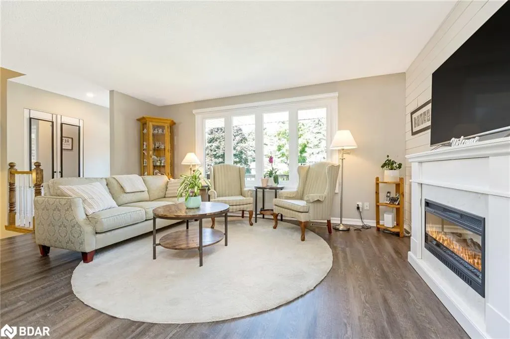 10 Gilston Parkway