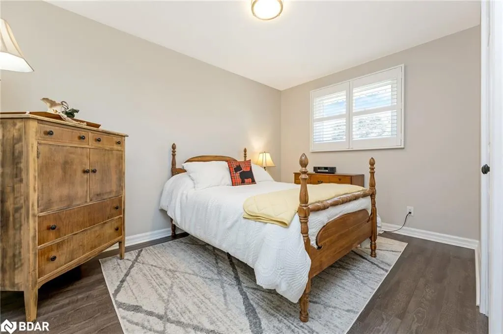 10 Gilston Parkway