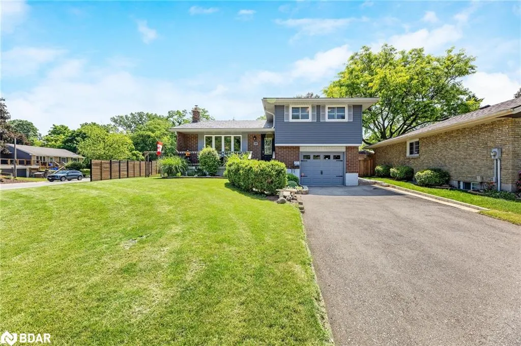 10 Gilston Parkway