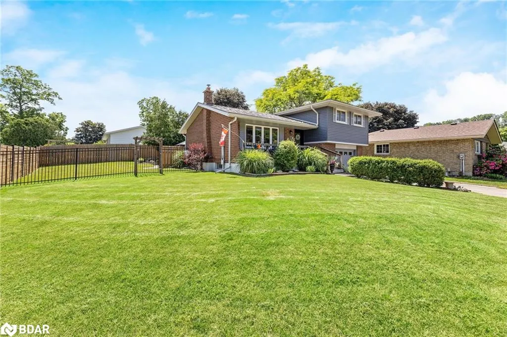 10 Gilston Parkway