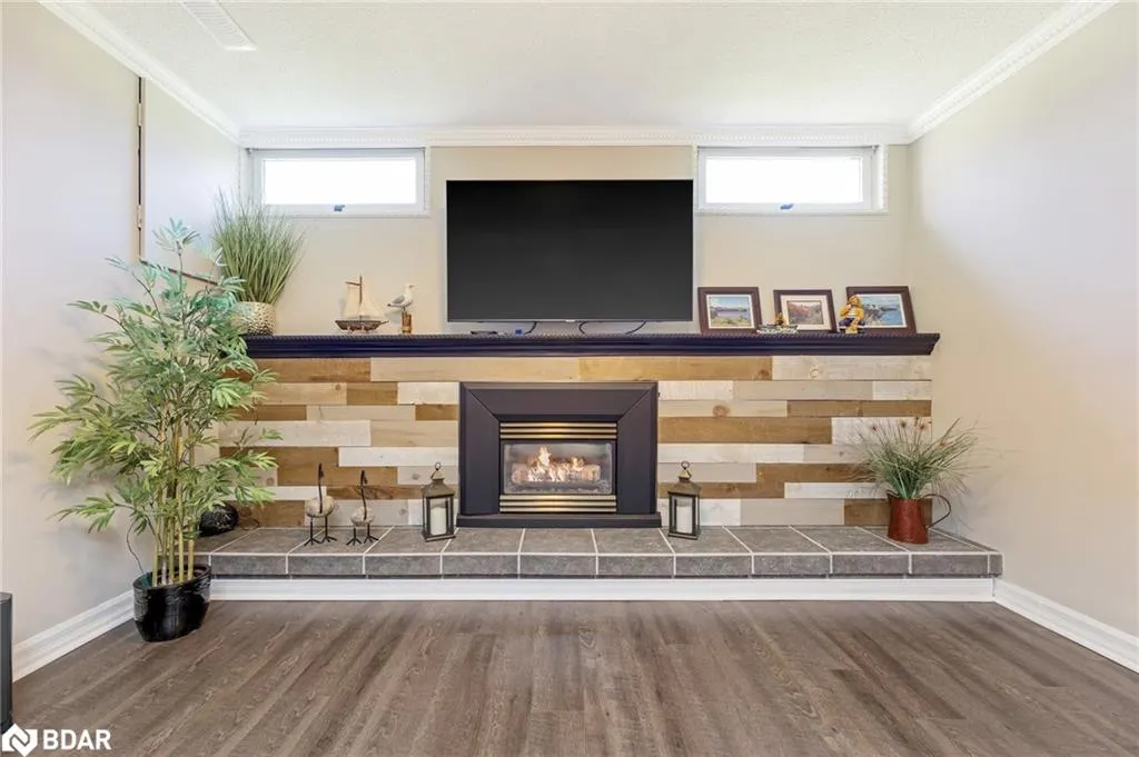 10 Gilston Parkway