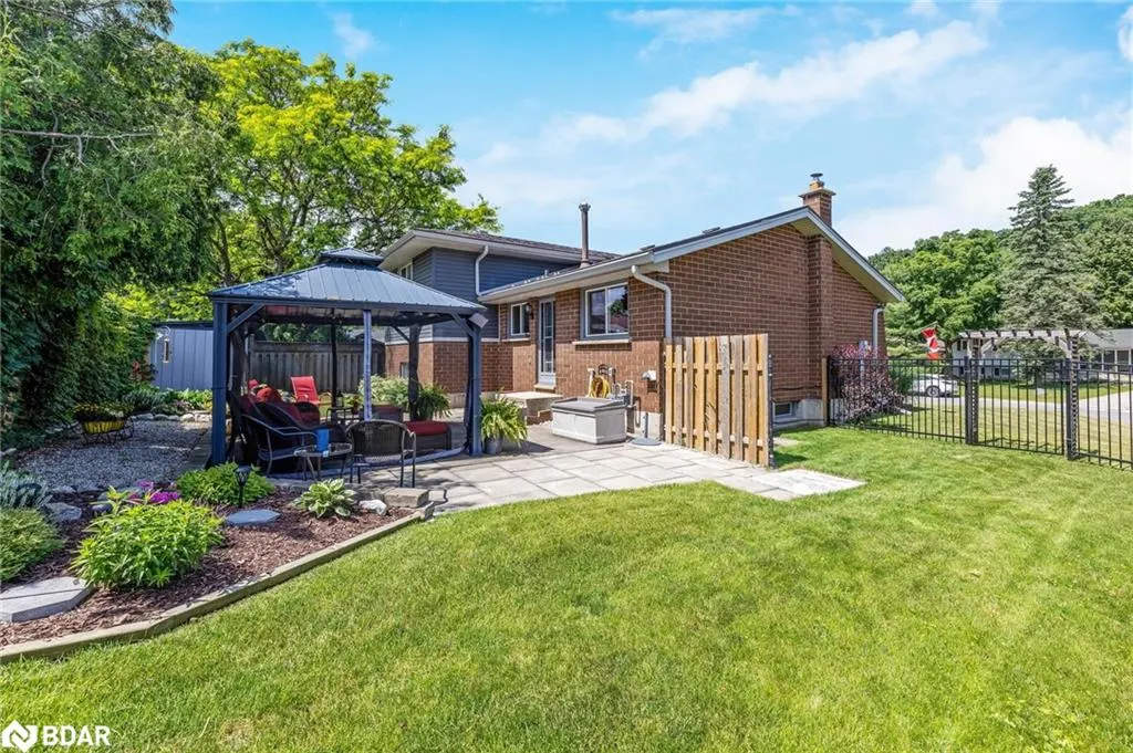 10 Gilston Parkway