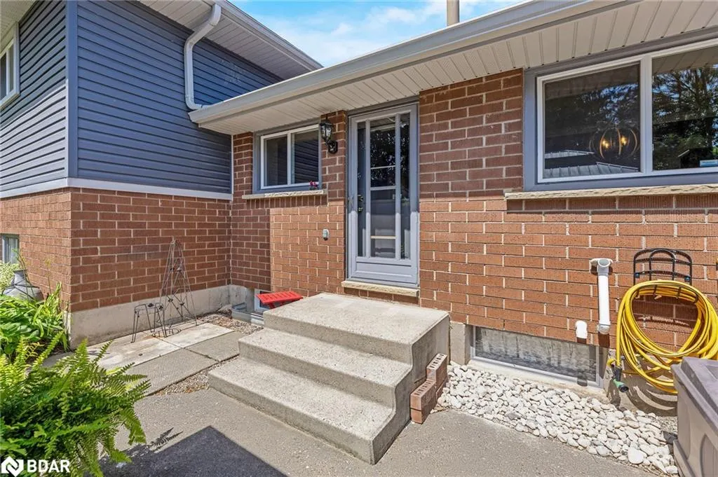 10 Gilston Parkway