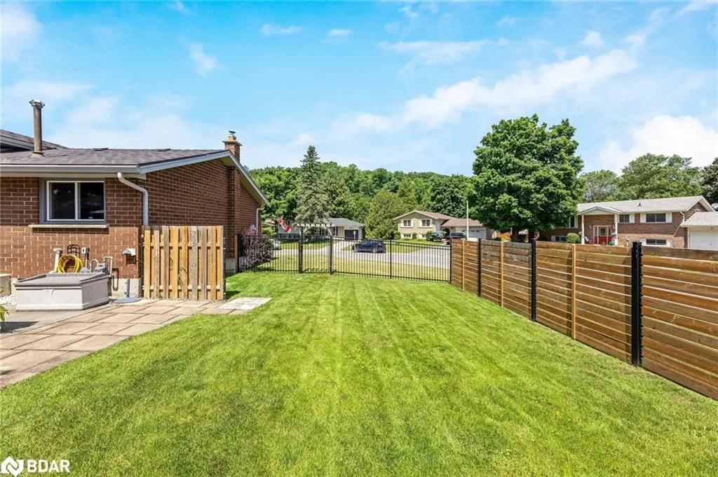 10 Gilston Parkway