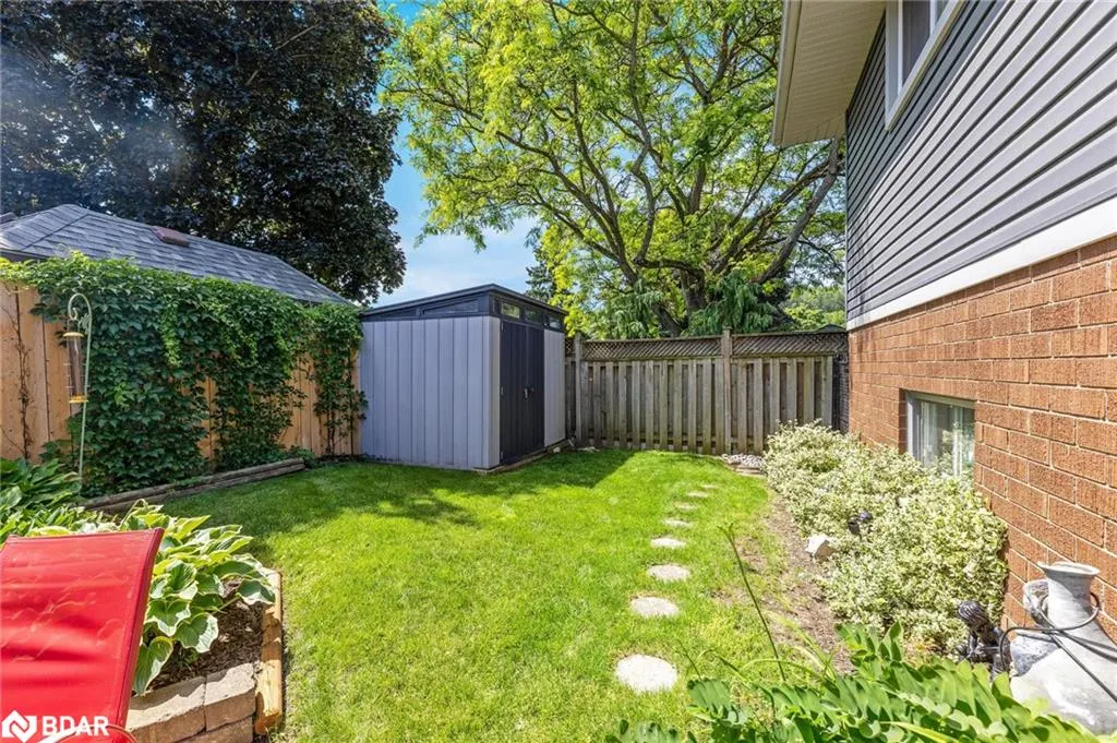 10 Gilston Parkway