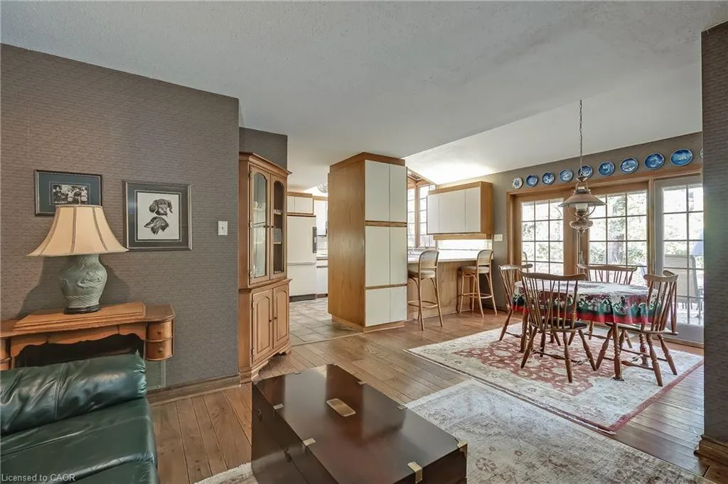 1296 Cumnock Crescent