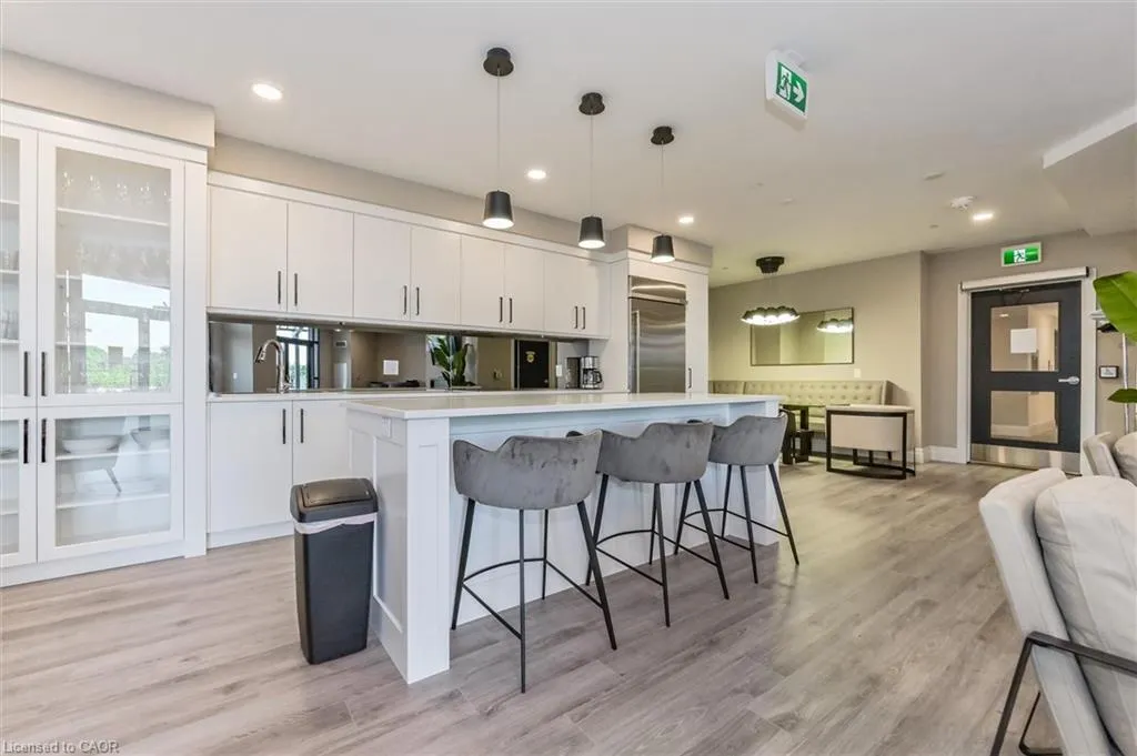 155 Caroline Street S, #403