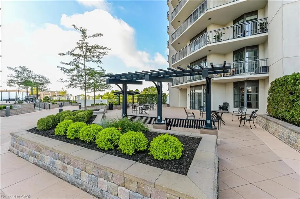 155 Caroline Street S, #403