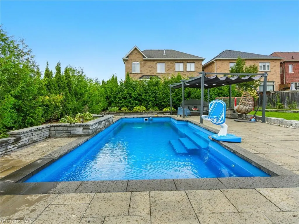 200 Giddings Crescent