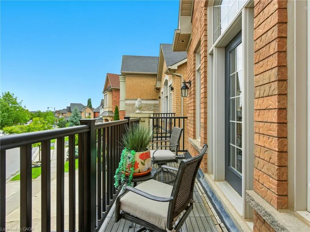 200 Giddings Crescent