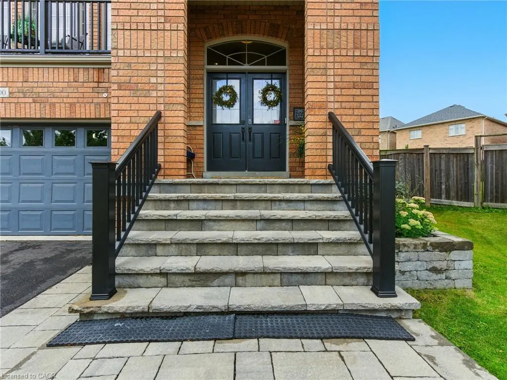 200 Giddings Crescent