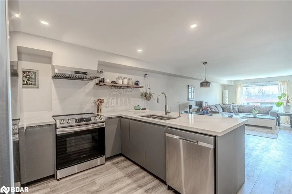 117 Edgehill Drive, #203