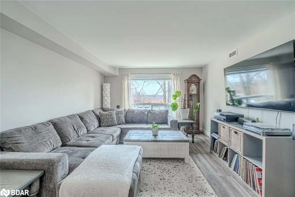 117 Edgehill Drive, #203