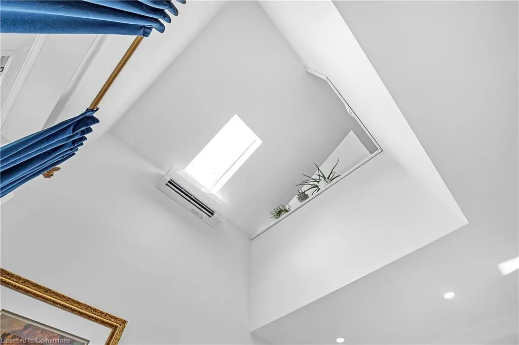 23 Macaulay Street W, #3