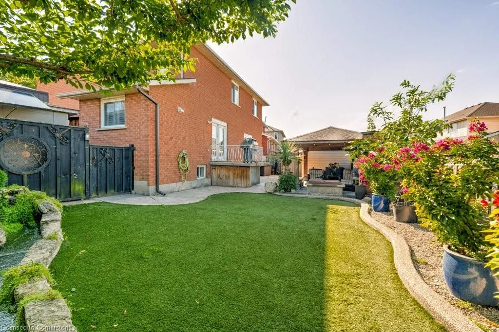 27 Pinewoods Drive