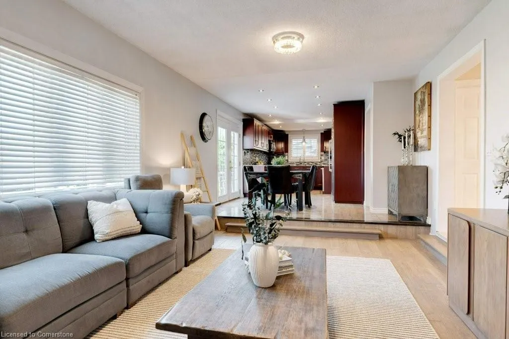 27 Pinewoods Drive