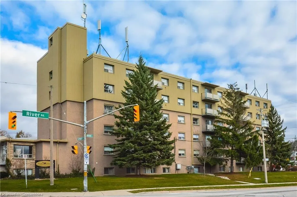 283 Fairway Road N, #101