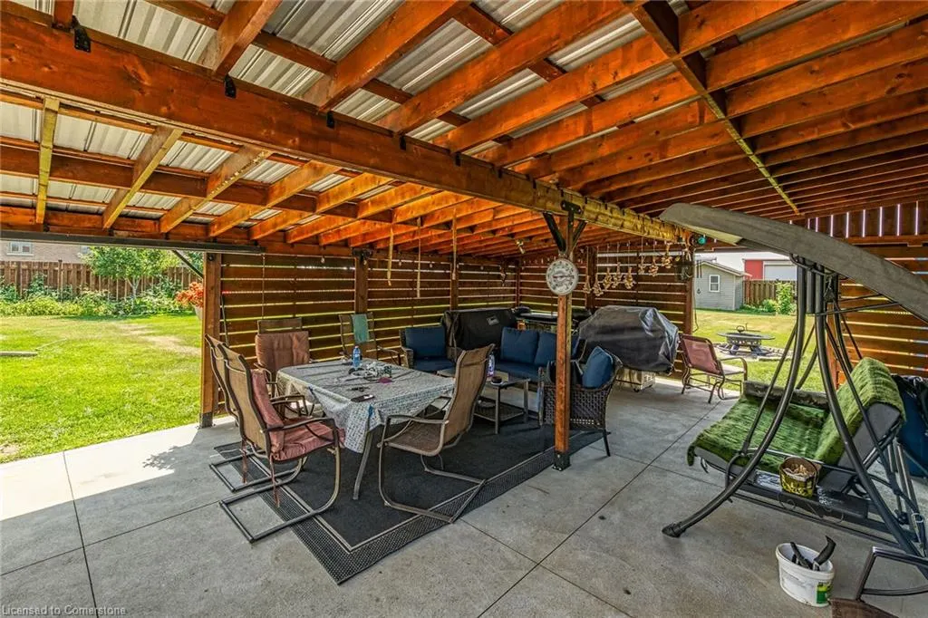 982 Highland Road E