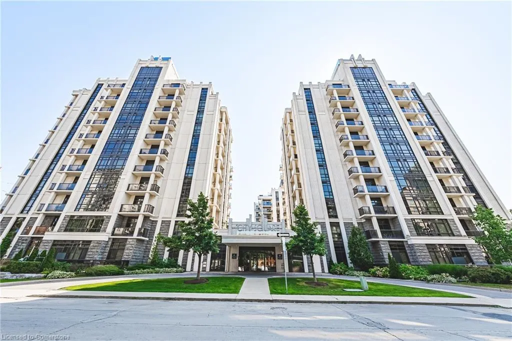 81 Robinson Street, #302