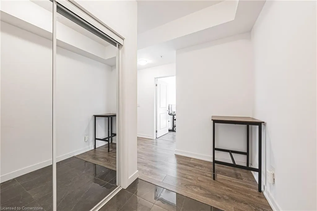 81 Robinson Street, #302