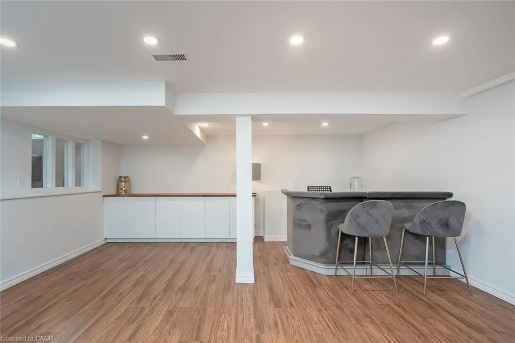 406 Oakwood Drive