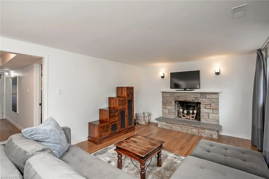 406 Oakwood Drive