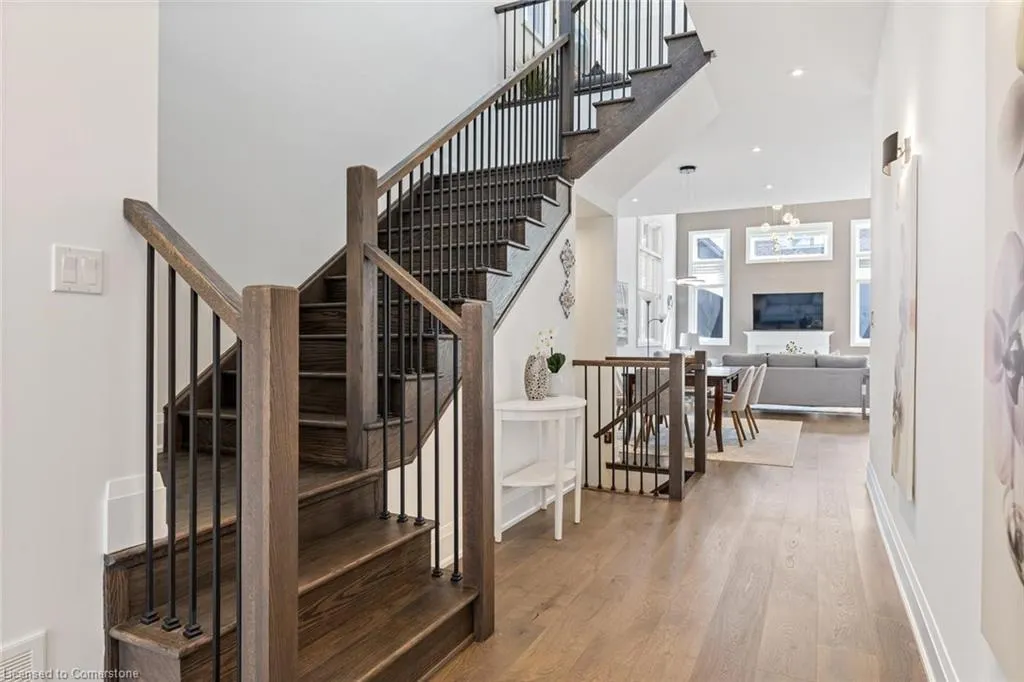 1467 Everest Crescent