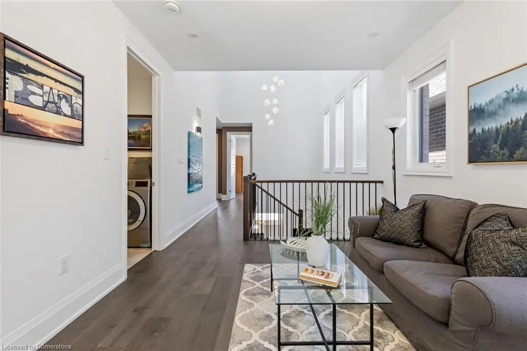 1467 Everest Crescent