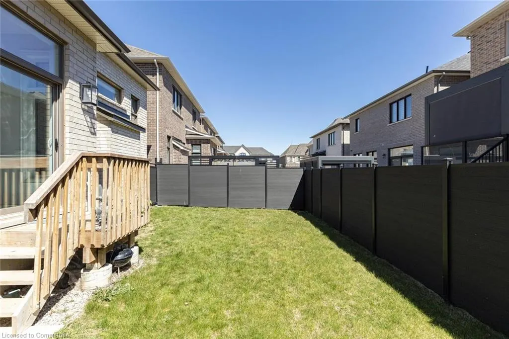 1467 Everest Crescent