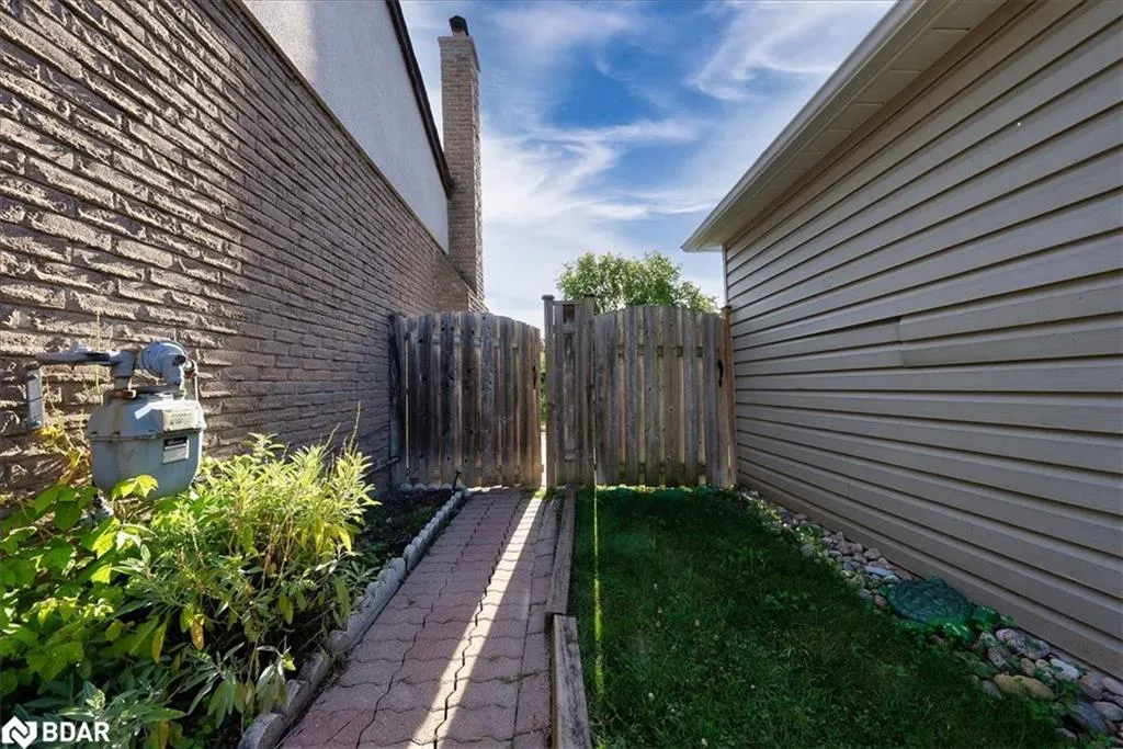 7 Grist Mill Road E