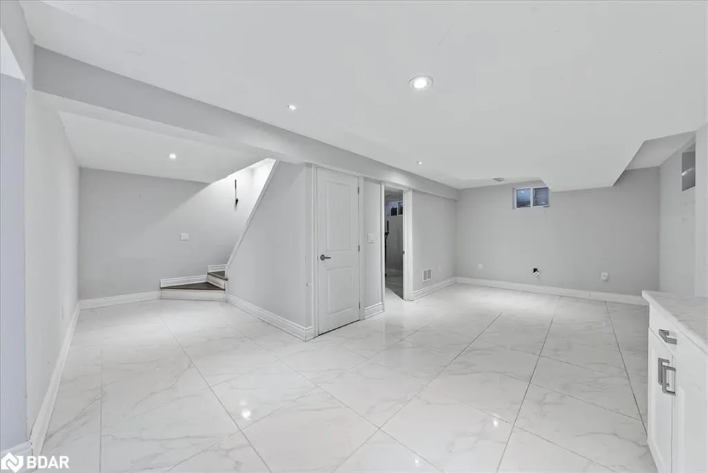 7 Grist Mill Road E