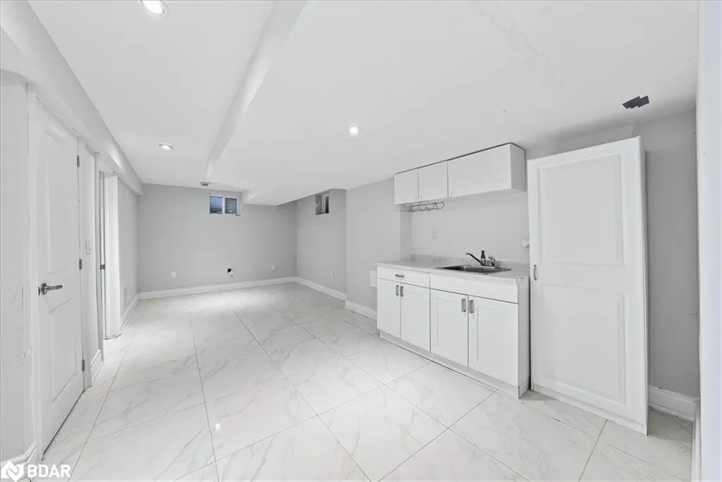 7 Grist Mill Road E